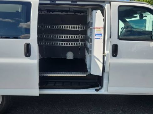 Used 2017 Chevrolet Express 2500 RWD image 6
