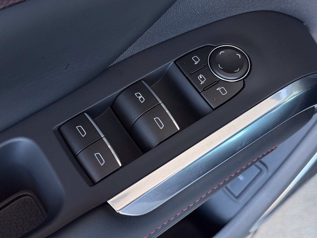 New 2027 Chevrolet Traverse RS w/ LPO, Floor Liner Package FWD image 29
