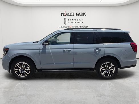 Used 2025 Ford Expedition Active RWD image 2