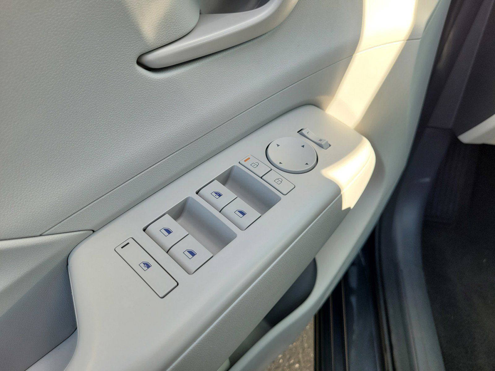 Used 2024 Hyundai Kona SEL FWD image 27