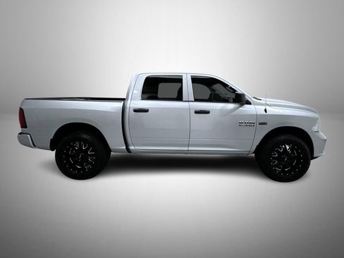 Used 2018 RAM 1500 Express w/ Express Value Package AWD/4WD image 4