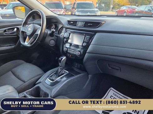 Used 2017 Nissan Rogue SV w/ SV Premium Package image 17