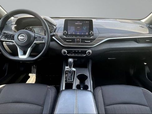 Used 2025 Nissan Altima 2.5 SV FWD image 7