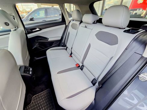 Used 2022 Volkswagen Taos SE image 22