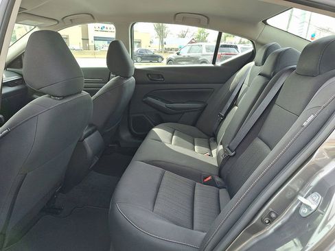 Used 2025 Nissan Altima 2.5 SV FWD image 11