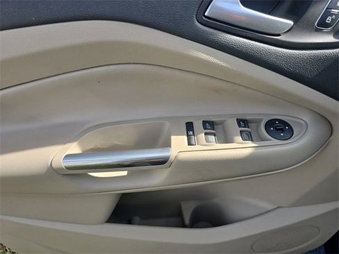 Used 2018 Ford Escape SE image 14