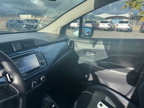 Used 2025 Nissan Versa SV FWD image 30