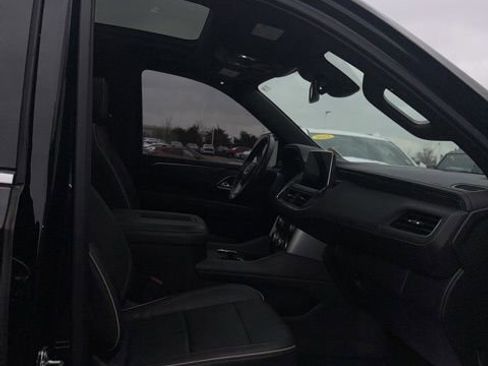 Used 2023 GMC Yukon SLT w/ SLT Premium Package image 7