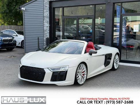 Used 2017 Audi R8 V10 w/ Carbon Exterior Package AWD/4WD image 11