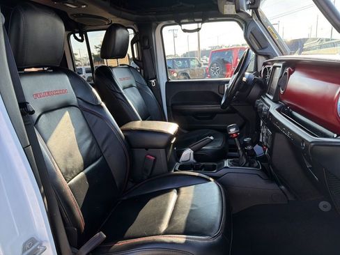 Used 2018 Jeep Wrangler Unlimited Rubicon AWD/4WD image 30