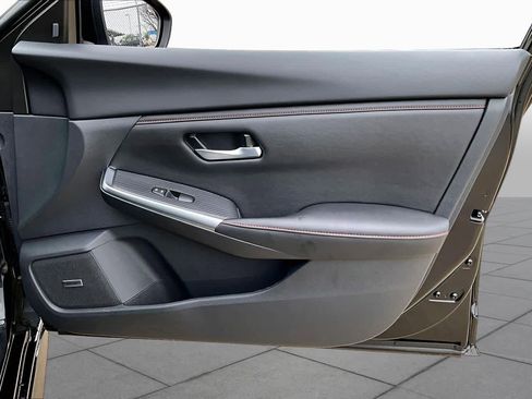 Used 2025 Nissan Sentra SR w/ SR Premium Package FWD image 26