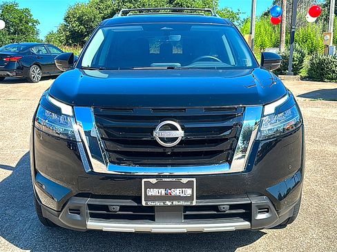 Used 2024 Nissan Pathfinder SL w/ SL Premium Package FWD image 11