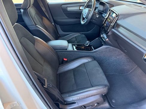 Used 2021 Volvo XC40 P8 Recharge image 13
