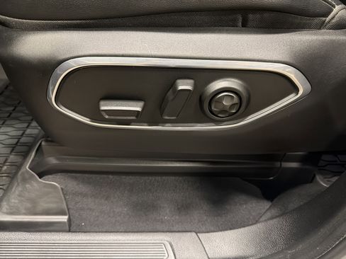 Used 2024 Jeep Wagoneer 4WD w/ Premium Group I image 18