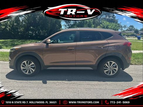 Used 2017 Hyundai Tucson SE Plus AWD/4WD image 9
