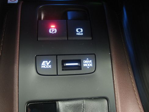 Certified 2021 Toyota Venza XLE image 17