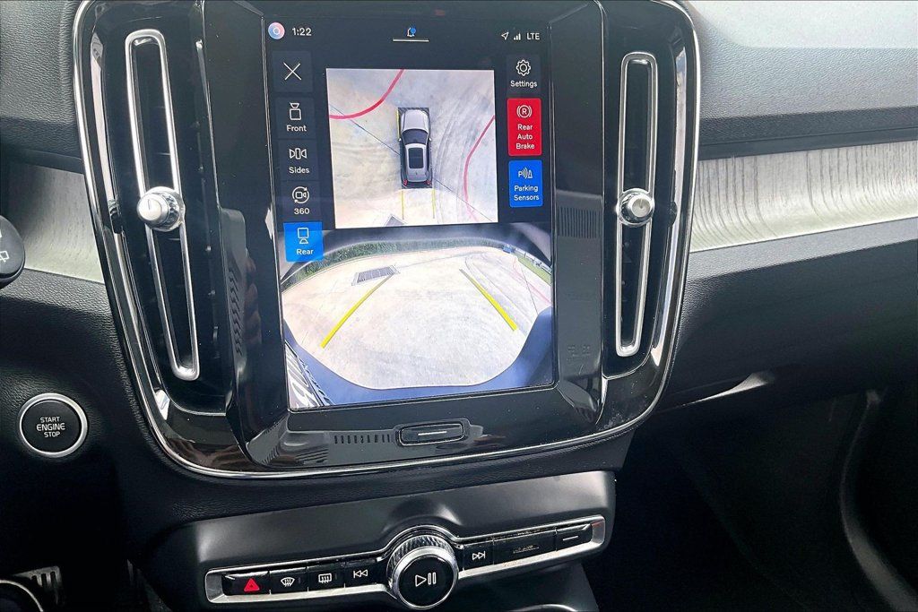 Certified 2024 Volvo XC40 B5 Plus w/ Protection Package Premier AWD/4WD image 29