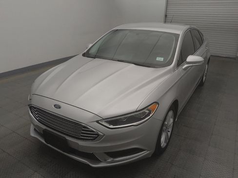 Used 2018 Ford Fusion SE w/ Fusion SE Technology Package FWD image 15