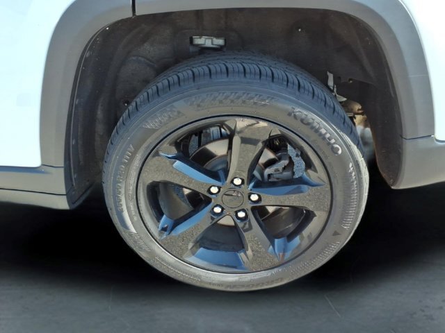 Used 2023 Jeep Grand Cherokee Altitude AWD/4WD image 13