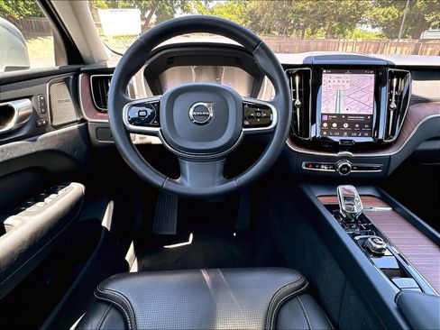 Used 2023 Volvo XC60 T8 Ultimate AWD/4WD image 8