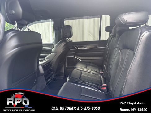 Used 2022 Jeep Wagoneer Series III AWD/4WD image 28