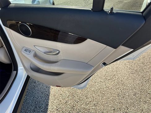 Used 2022 Mercedes-Benz GLC 300 w/ Premium Package Lite image 16