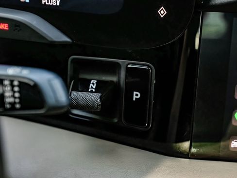 Used 2022 Porsche Taycan image 28