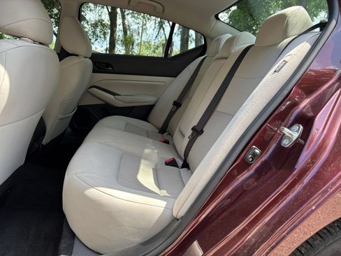 Used 2025 Nissan Altima 2.5 SV FWD image 25