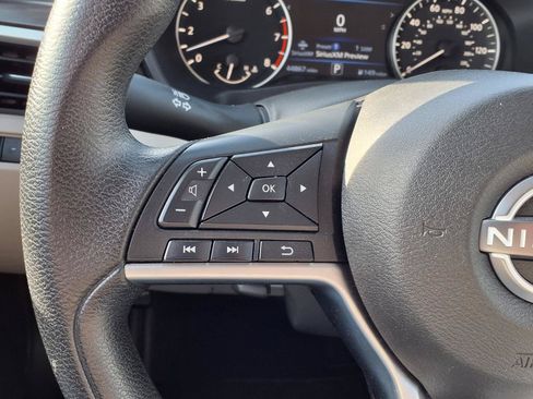 Used 2025 Nissan Altima 2.5 SV FWD image 21