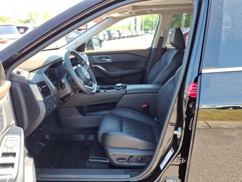 Certified 2023 Nissan Rogue Platinum w/ Platinum Premium Package AWD/4WD image 4