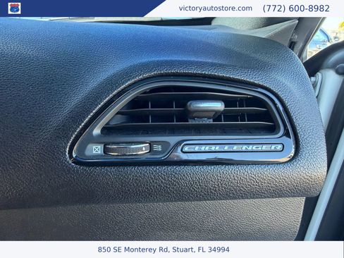 Used 2019 Dodge Challenger SXT image 30