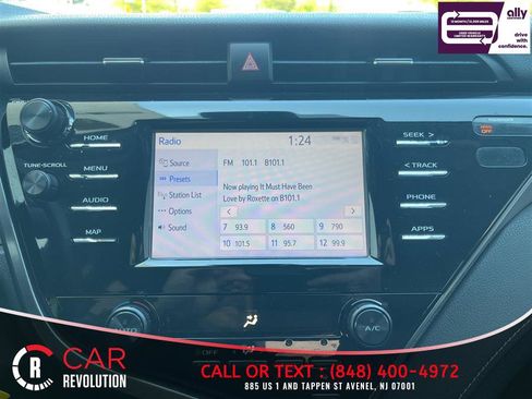 Used 2019 Toyota Camry SE FWD image 14
