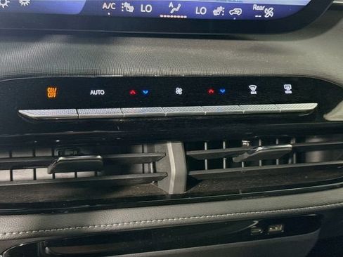Used 2025 Buick Enclave Preferred AWD/4WD image 16