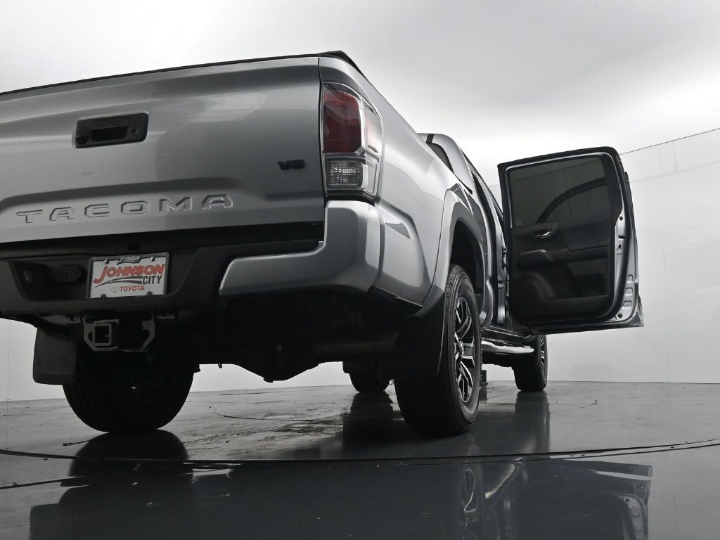 Used 2022 Toyota Tacoma TRD Sport AWD/4WD image 44