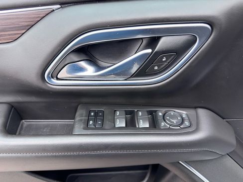 Used 2021 Chevrolet Suburban LT w/ Luxury Package image 11