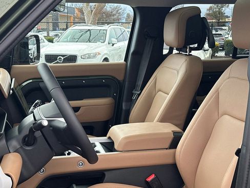 New 2026 Land Rover Defender 110 X-Dynamic SE image 6