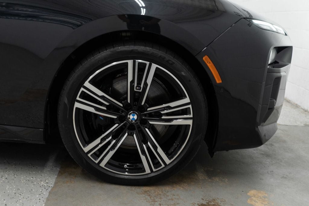 Used 2023 BMW 760i xDrive AWD/4WD image 46