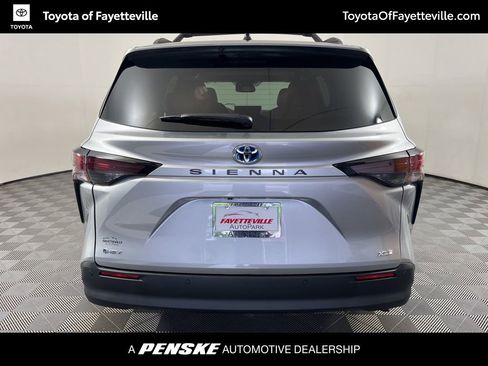 Certified 2025 Toyota Sienna XLE FWD image 14