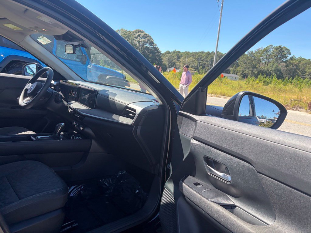 Used 2025 Nissan Kicks SV FWD image 35