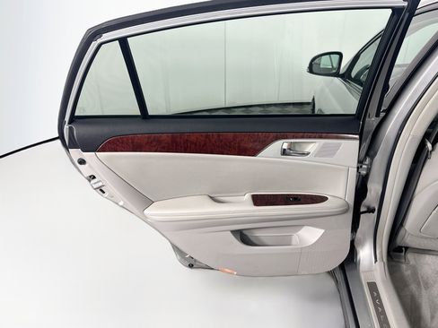 Used 2012 Toyota Avalon FWD image 25