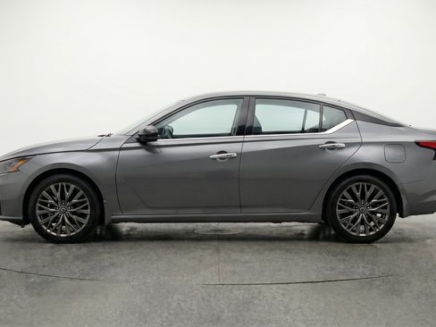 Used 2025 Nissan Altima 2.5 SV FWD image 5