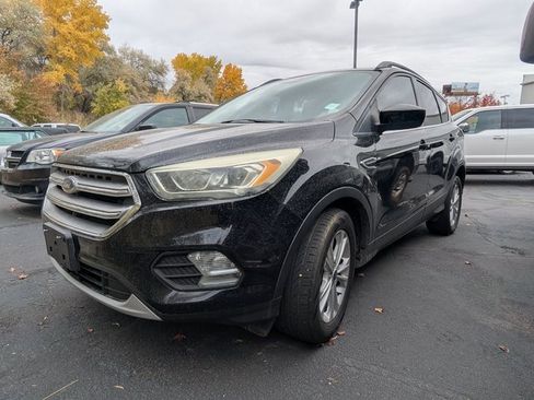 Used 2017 Ford Escape SE w/ Equipment Group 201A image 3