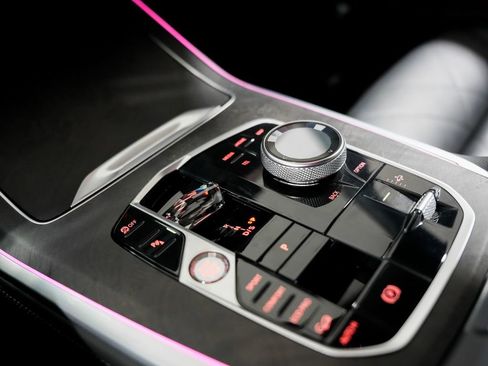 Used 2024 BMW X7 xDrive40i w/ M Sport Package image 17