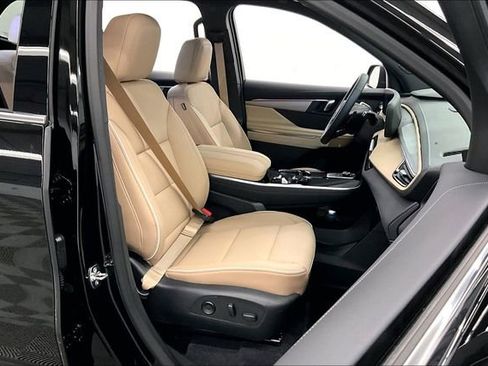 Used 2025 Buick Enclave Preferred w/ Power Package image 8