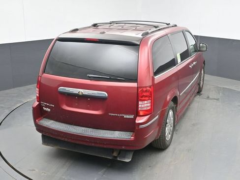 Used 2010 Chrysler Town & Country Limited FWD image 27