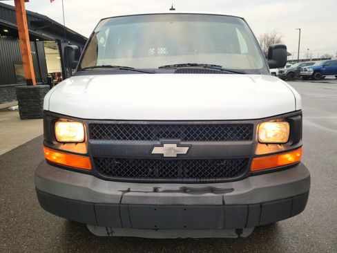 Used 2011 Chevrolet Express 2500 image 2