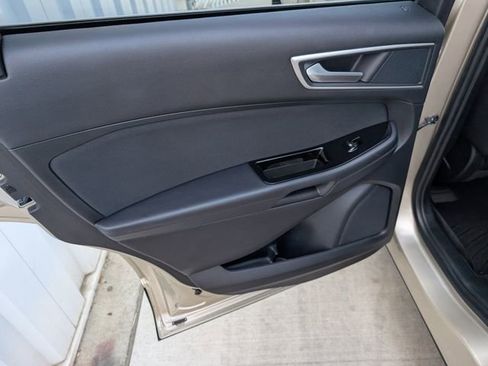 Used 2018 Ford Edge SEL AWD/4WD image 19