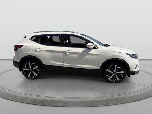 Used 2021 Nissan Rogue Sport SL w/ Premium Package image 9