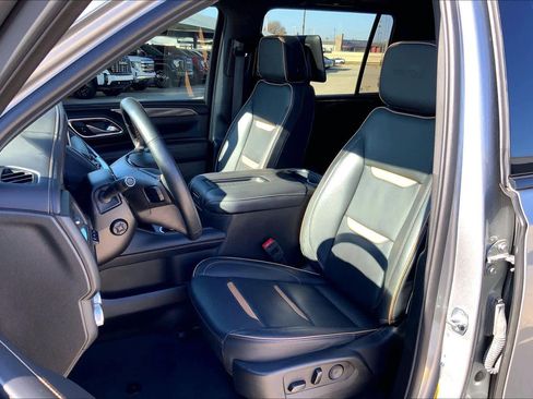 Used 2023 GMC Yukon XL AT4 w/ AT4 Premium Plus Package image 7