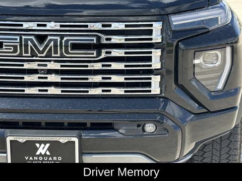 New 2026 GMC Canyon Denali w/ LPO, Denali Black Edition AWD/4WD image 9